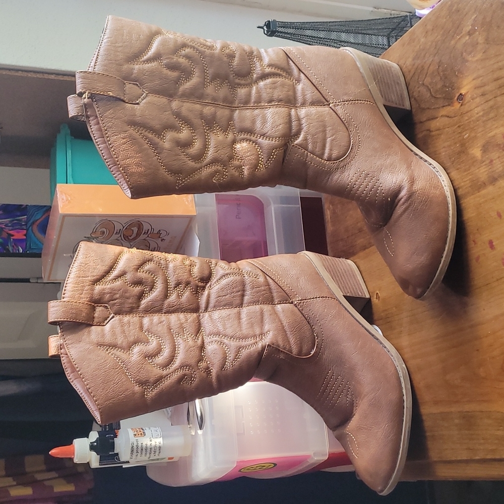 Western cowgirl boots tan